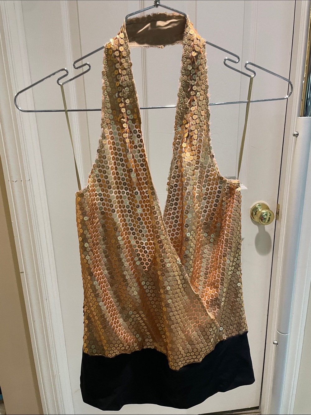 Trina Turk
Sequin Halter V-Neck Shell Top - Gold